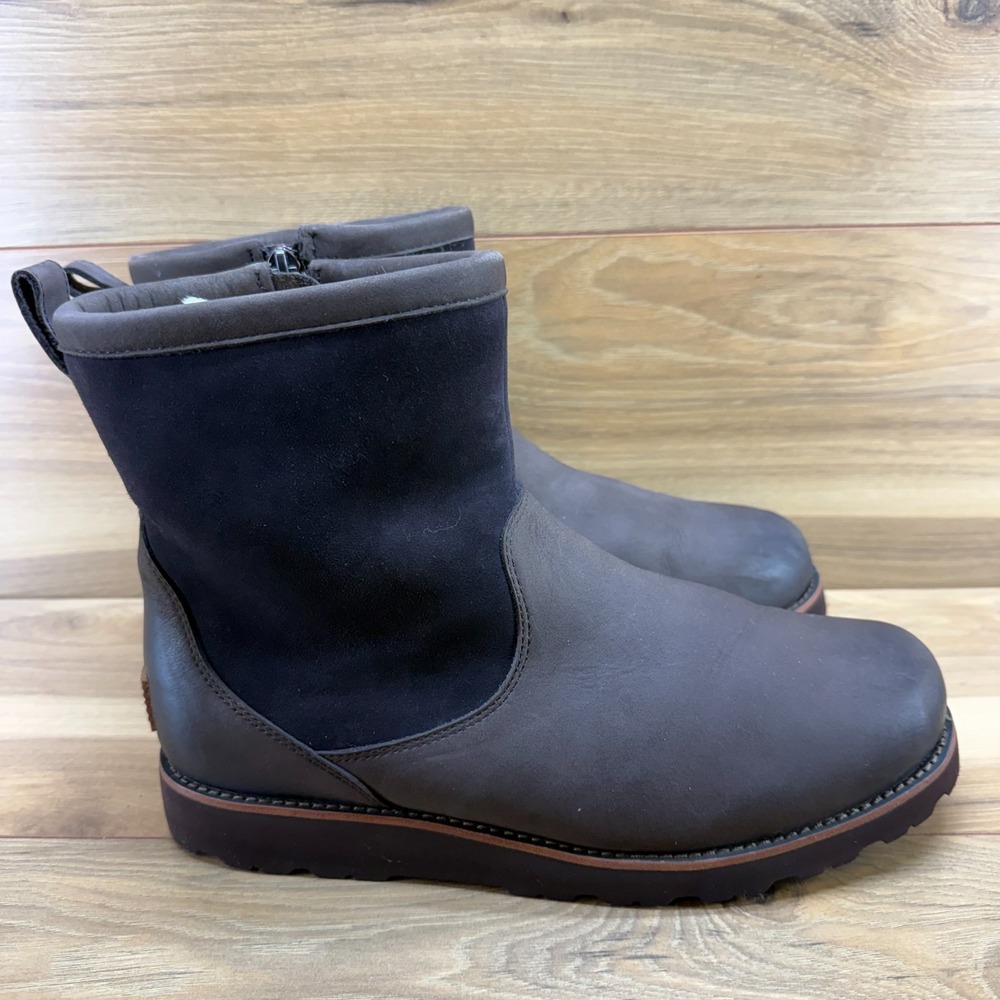 UGG Hendren TL Stout Boots Mens 10.5 Brown Waterproof Leather Wedge Zip Sherpa